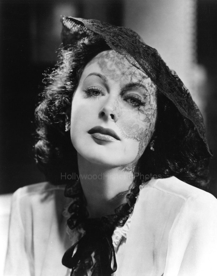 Hedy Lamarr 1944 Glamour photo WM.jpg